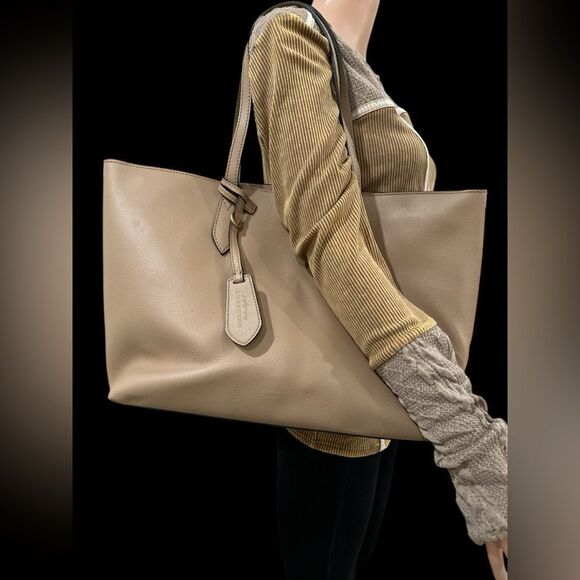 BURBERRY Haymarket Colours Check Medium Tote - Picture 4 of 13